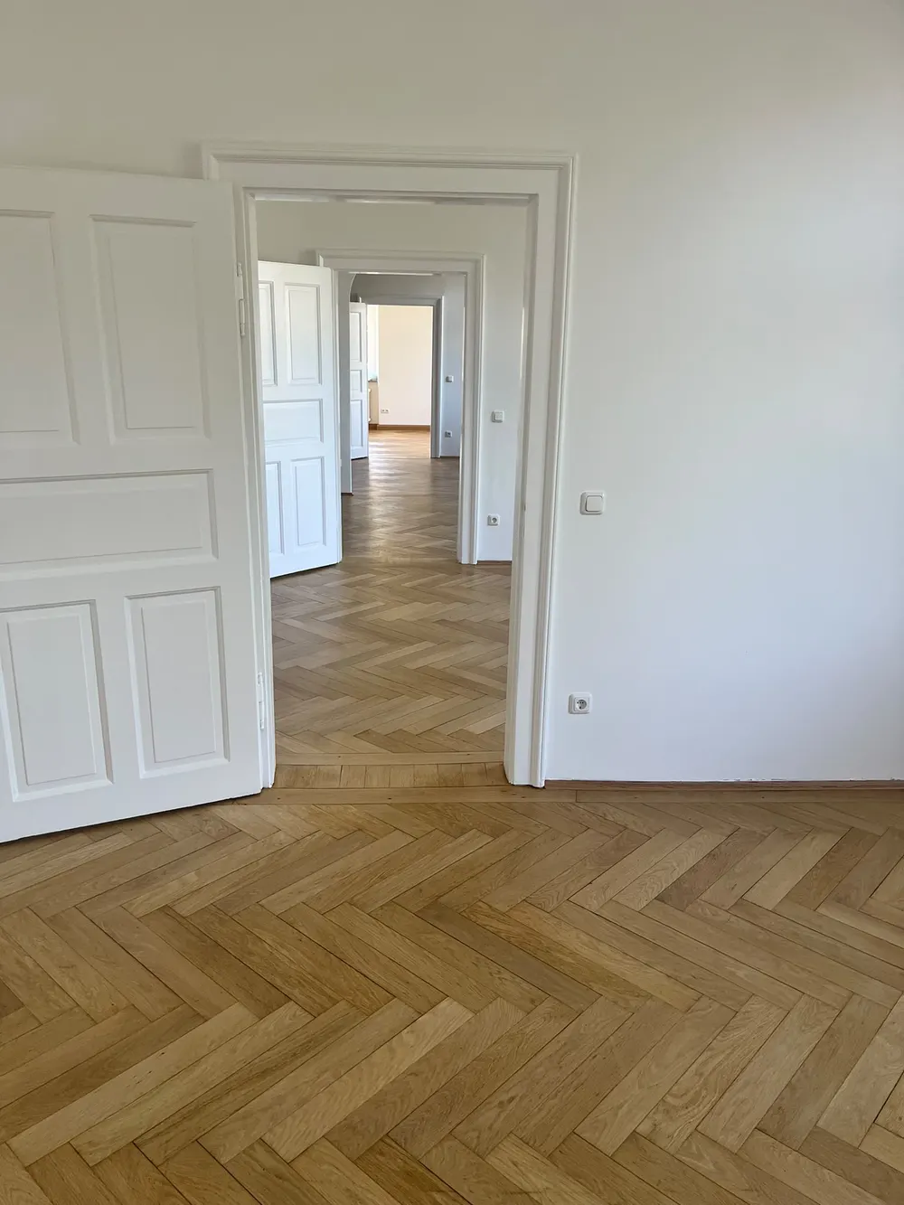 Fischgrät im Altbau: Durchgehend geschliffen, von Raum zu Raum