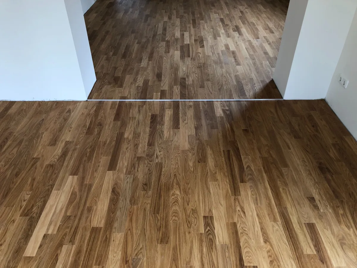 Aufgearbeitetes Stäbchenparkett in einer Münchner Wohnung