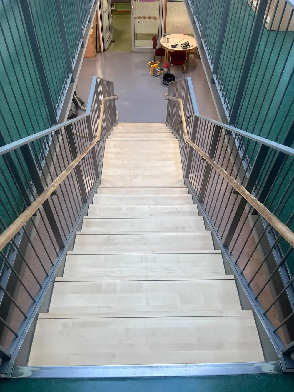 Holztreppe: fertig: Hell versiegelt